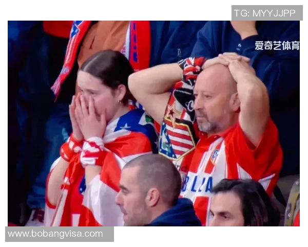 足球明星点球失误瞬间引发热议球迷反应各异情绪复杂 足球明星点球失误瞬间引发热议球迷反应各异情绪复杂