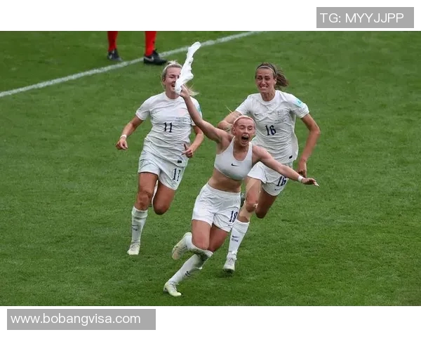 足球明星跨界挑战其他球类运动展现全能运动才华